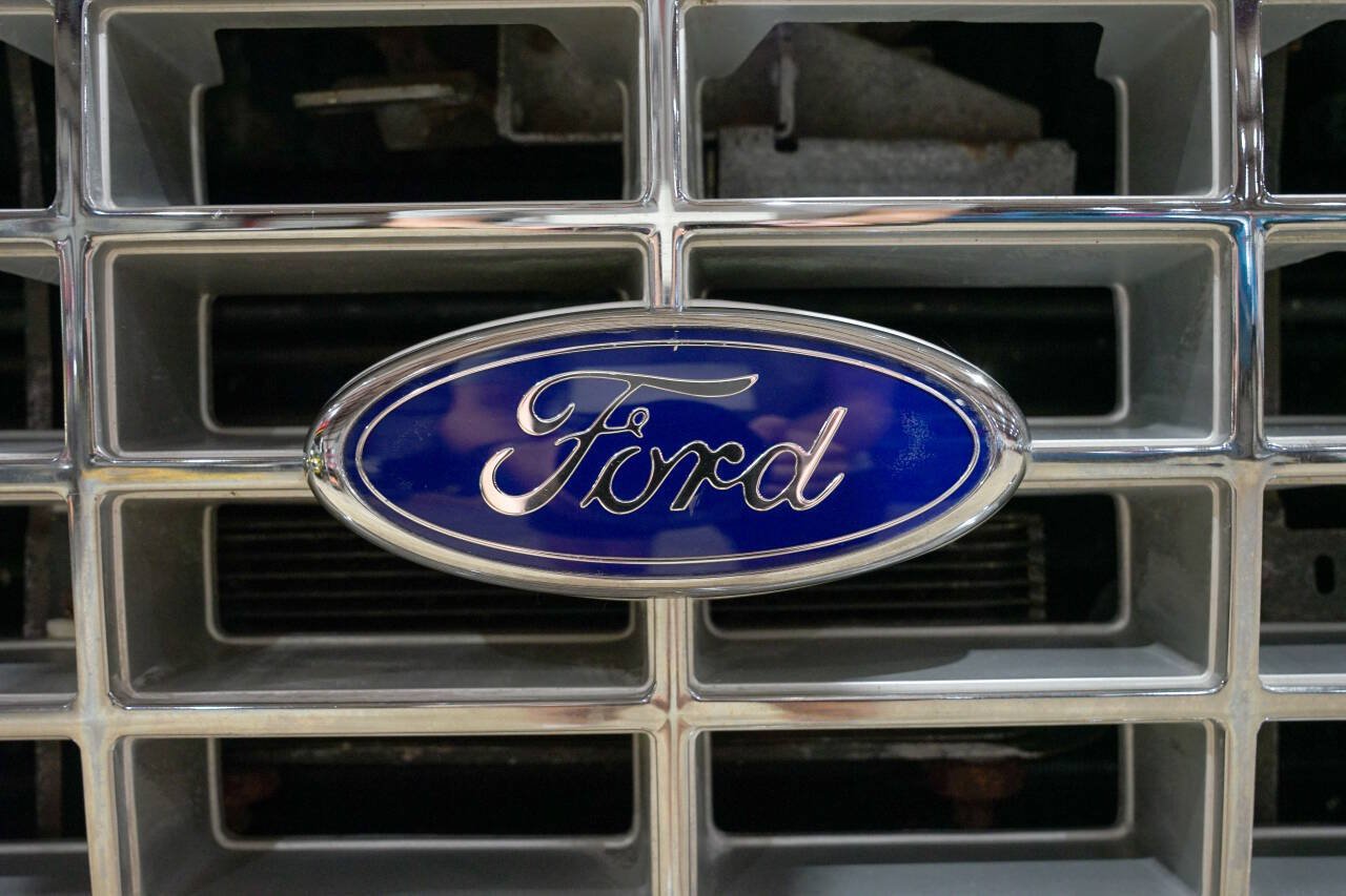 Used 1987 Ford E-150 and Econoline 150 RWD image 21