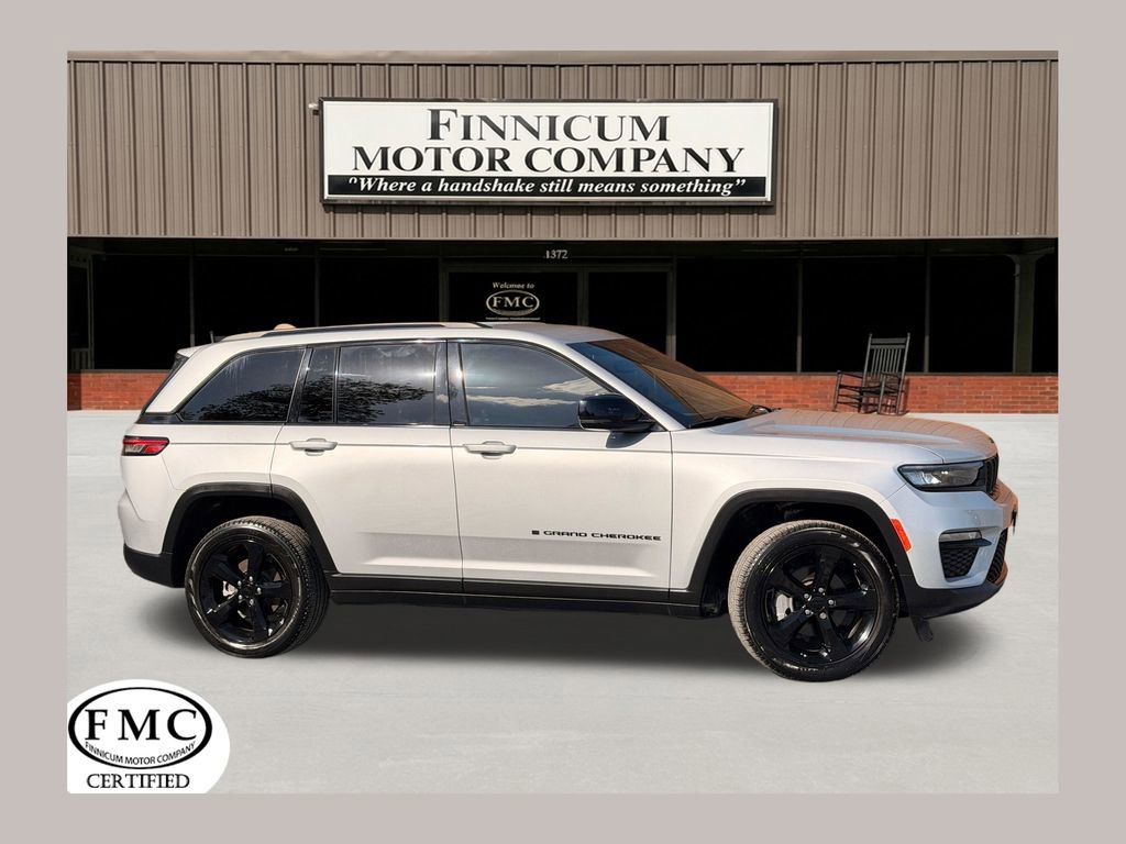 Used 2024 Jeep Grand Cherokee Limited w/ Black Appearance Package RWD image 1