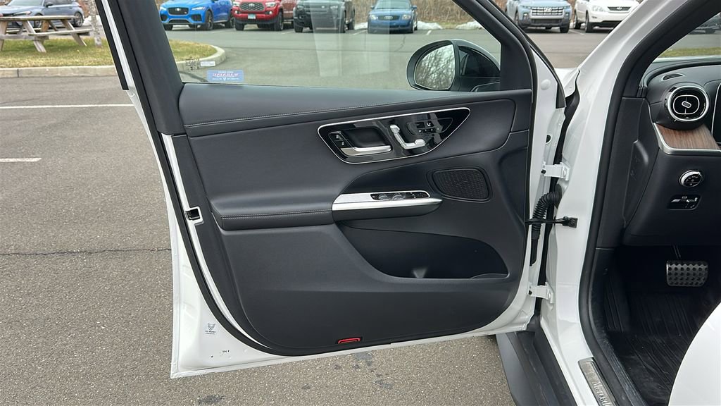 Used 2024 Mercedes-Benz GLC 300 4MATIC image 8