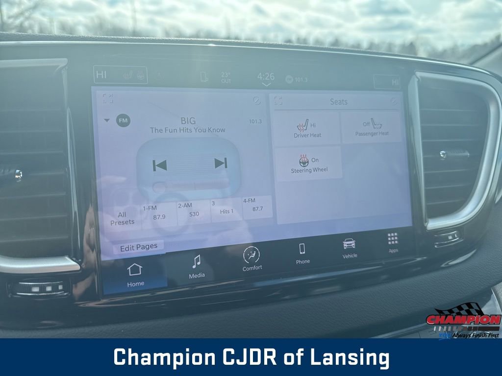 Used 2023 Chrysler Pacifica Touring-L image 25