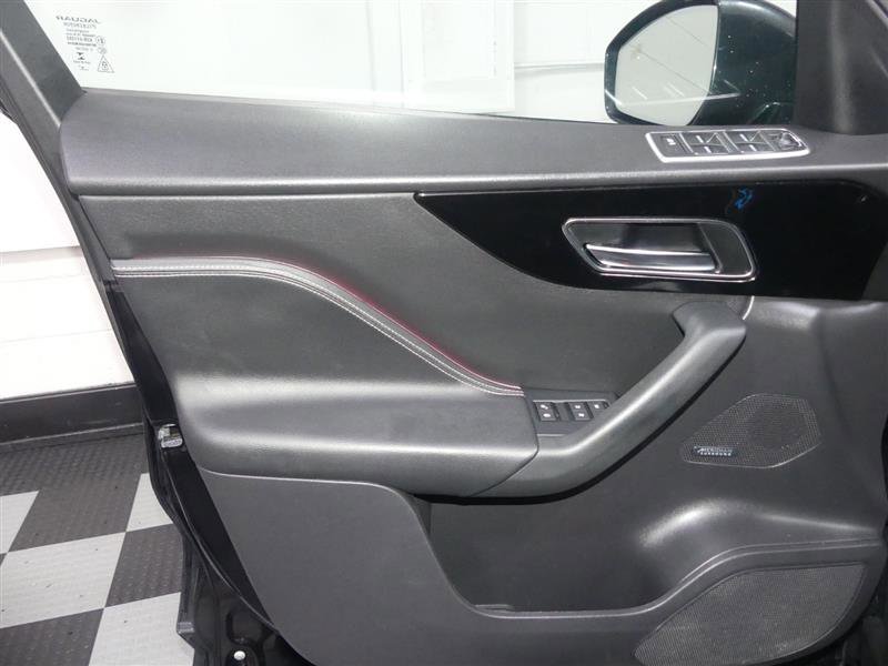 Used 2019 Jaguar F-PACE S image 18