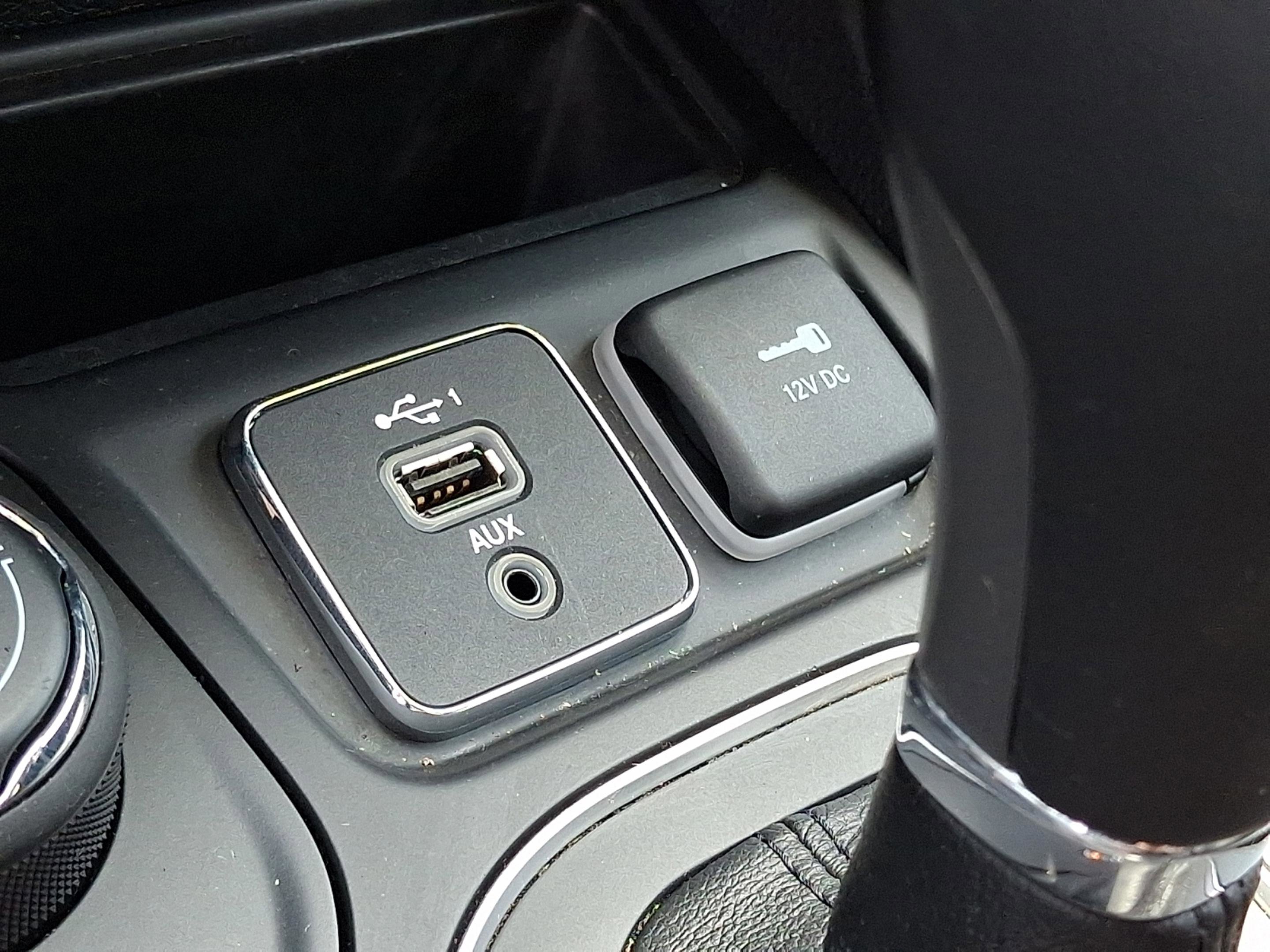Certified 2020 Jeep Cherokee Latitude Plus w/ Comfort/Convenience Group AWD/4WD image 23