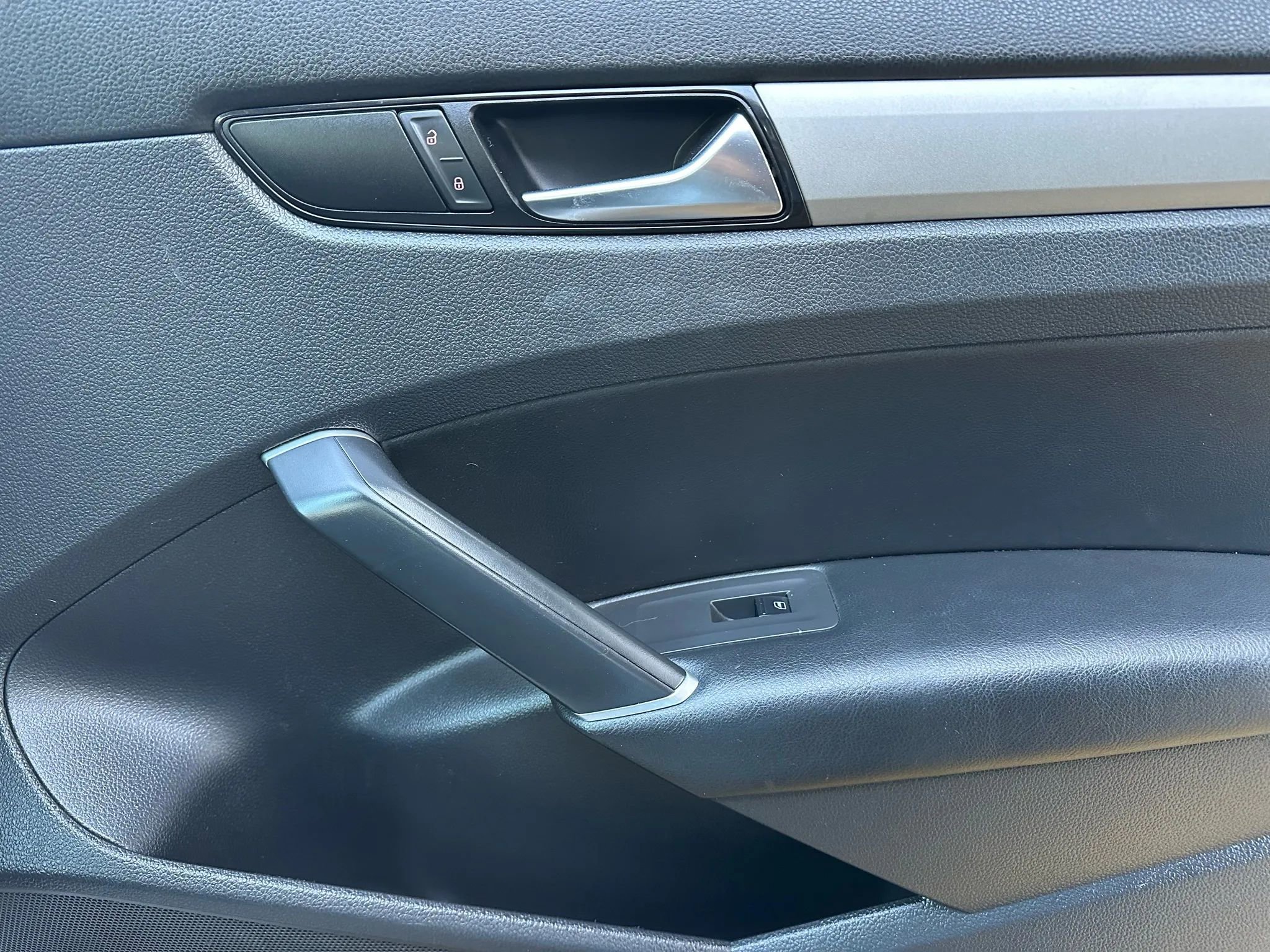 Used 2020 Volkswagen Passat 2.0T SE image 15