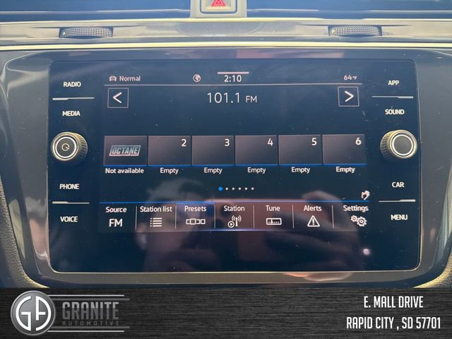 Used 2024 Volkswagen Tiguan SE w/ Panoramic Sunroof Package image 19