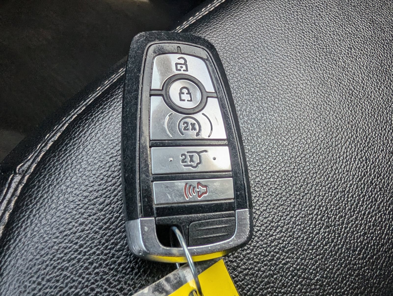 Used 2020 Ford Explorer XLT w/ Equipment Group 202A AWD/4WD image 33