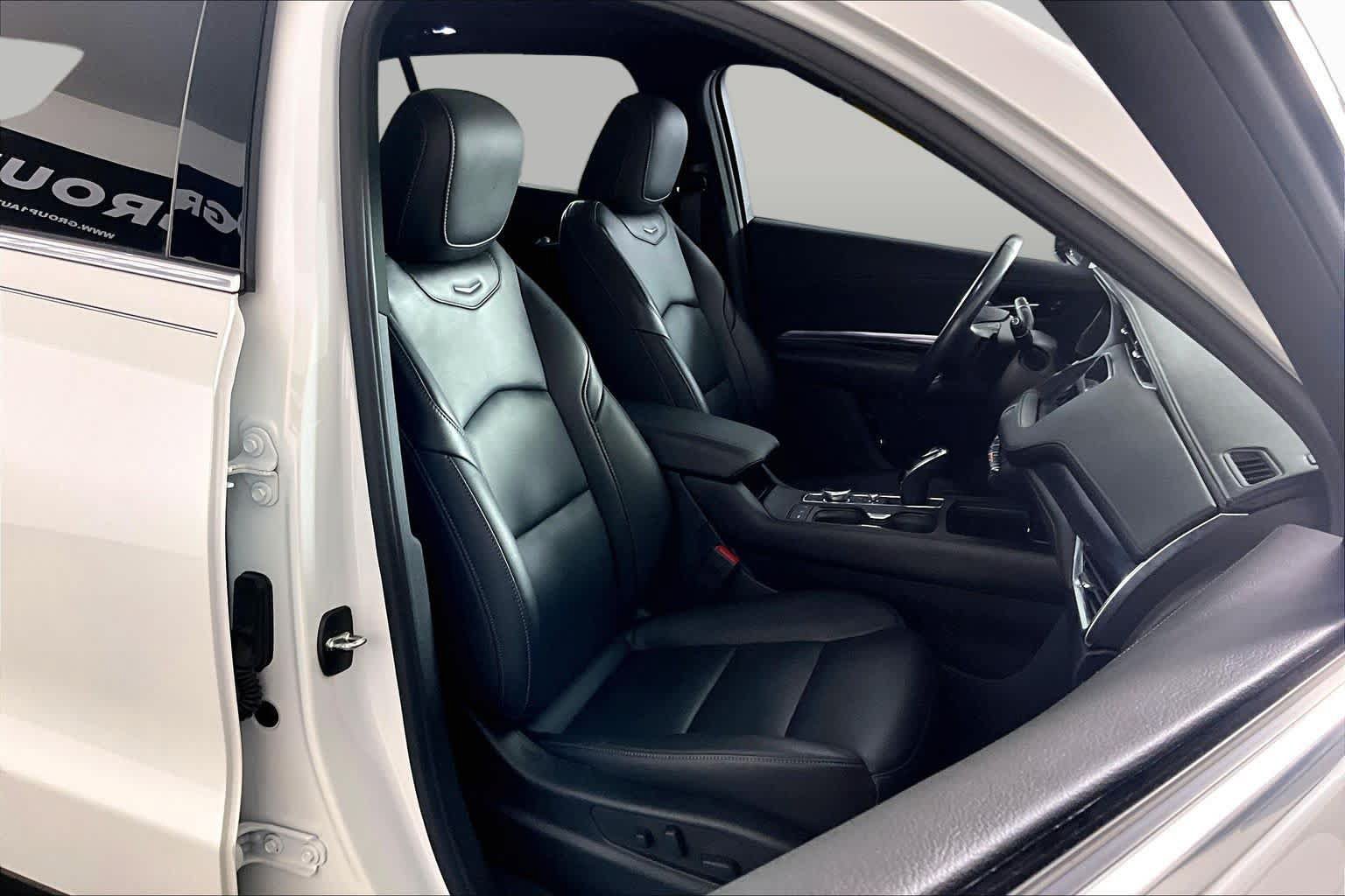 Certified 2023 Cadillac XT4 Luxury w/ Cold Weather Package FWD image 9