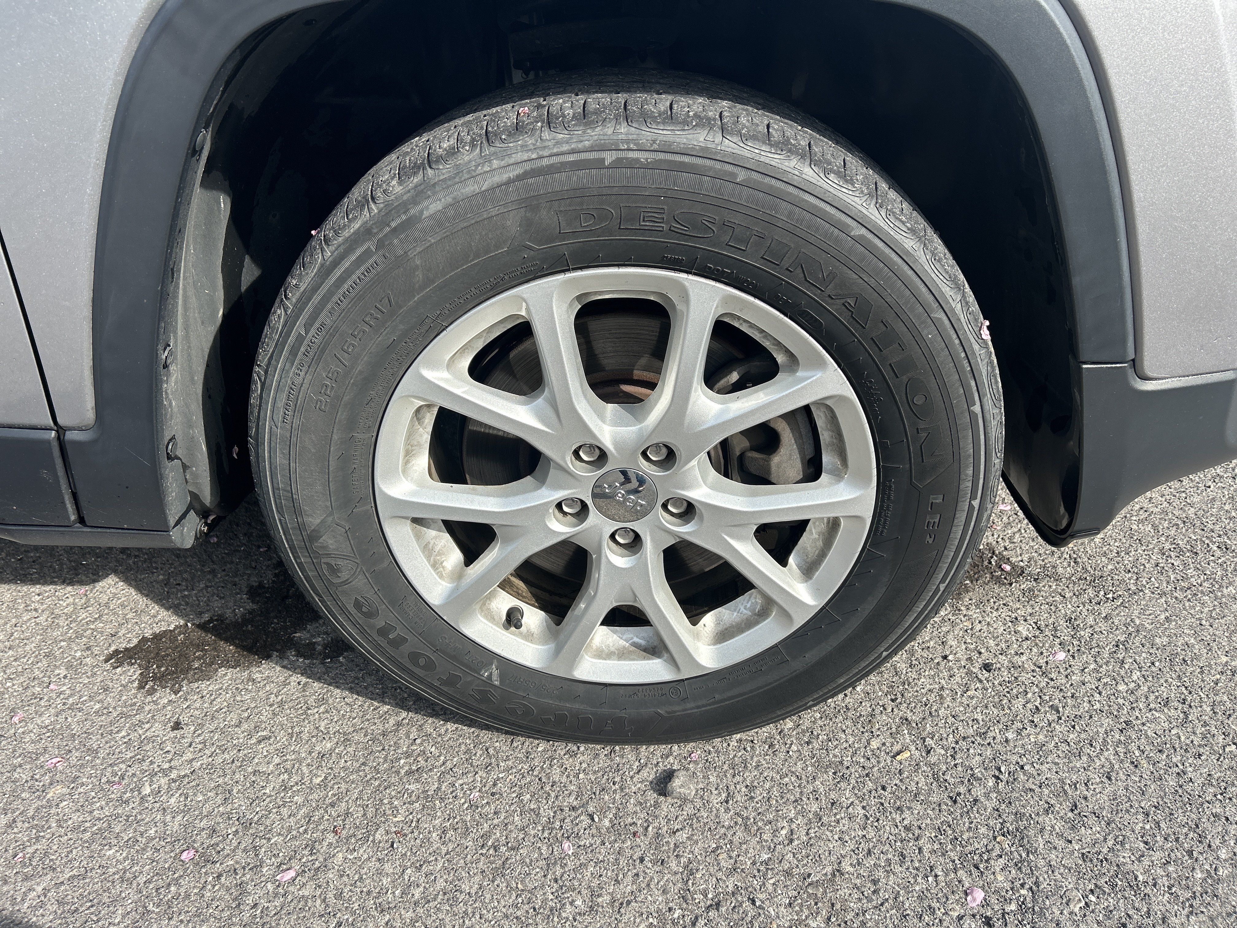 Used 2017 Jeep Cherokee Latitude AWD/4WD image 11