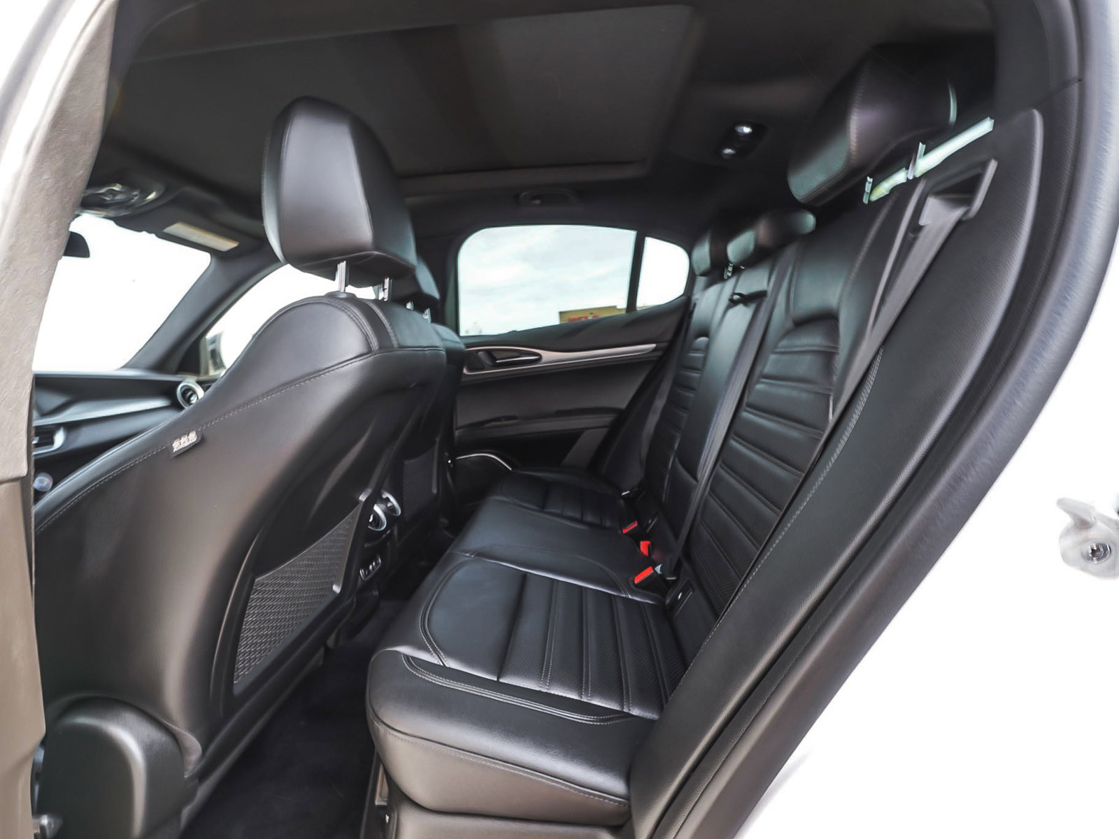 Used 2023 Alfa Romeo Stelvio Veloce image 34