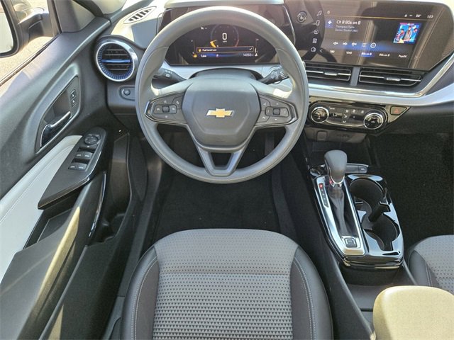 Used 2025 Chevrolet Trax LT image 7