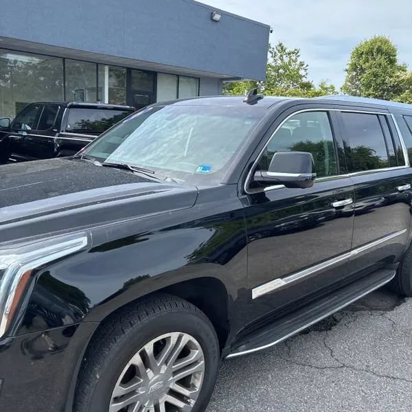 Used 2019 Cadillac Escalade ESV 4WD image 2