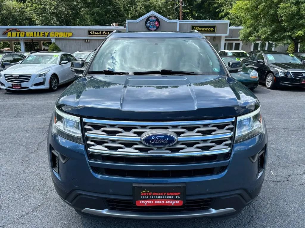 Used 2018 Ford Explorer XLT w/ Equipment Group 202A AWD/4WD image 3
