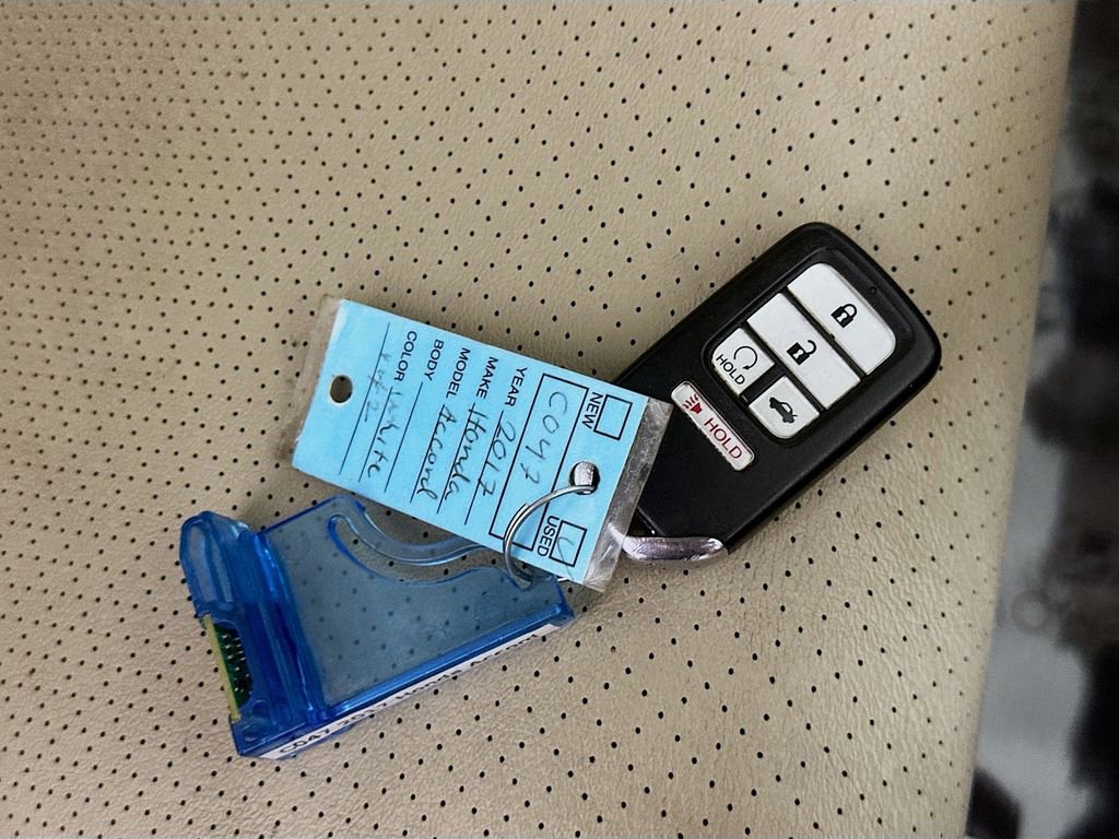 Used 2017 Honda Accord EX-L image 36