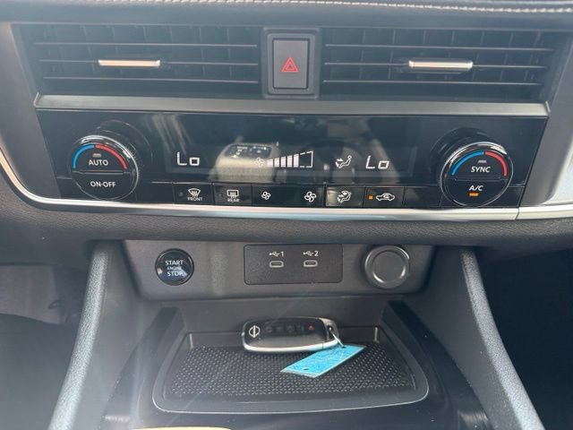 Used 2025 Nissan Rogue SV AWD/4WD image 28