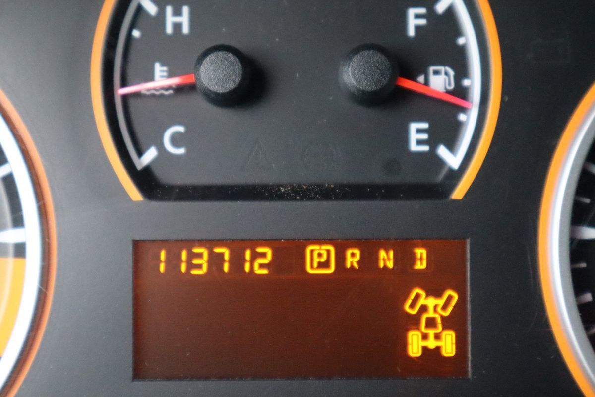 Used 2014 Nissan Titan S image 41