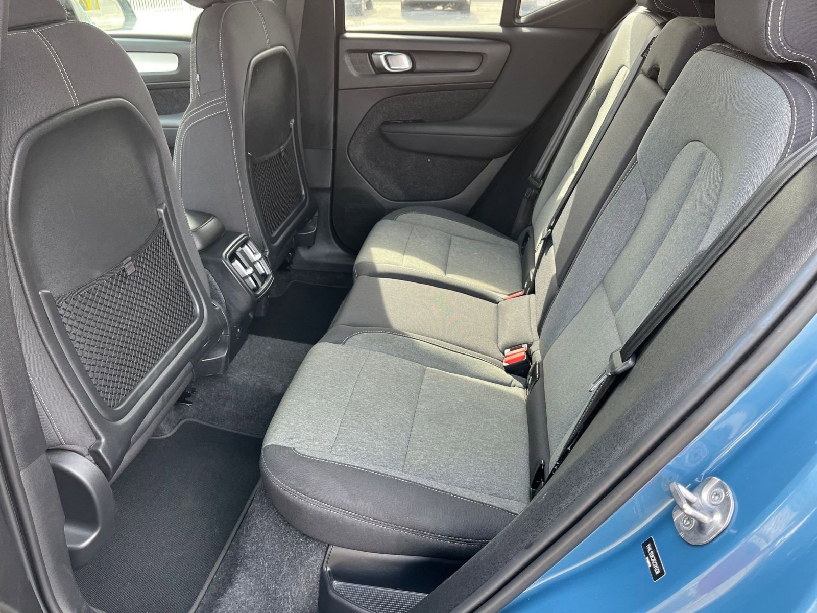 Used 2024 Volvo XC40 B5 Core image 22