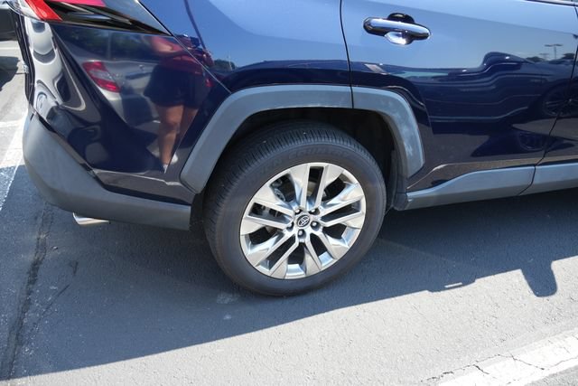 Used 2020 Toyota RAV4 XLE Premium FWD image 13