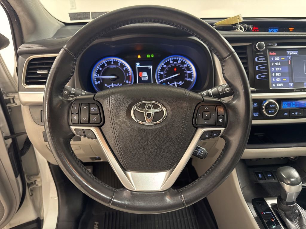 Used 2019 Toyota Highlander XLE AWD/4WD image 11