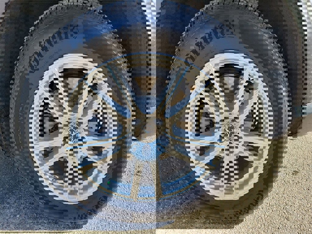 Used 2025 Mercedes-Benz GLC 300 4MATIC image 11