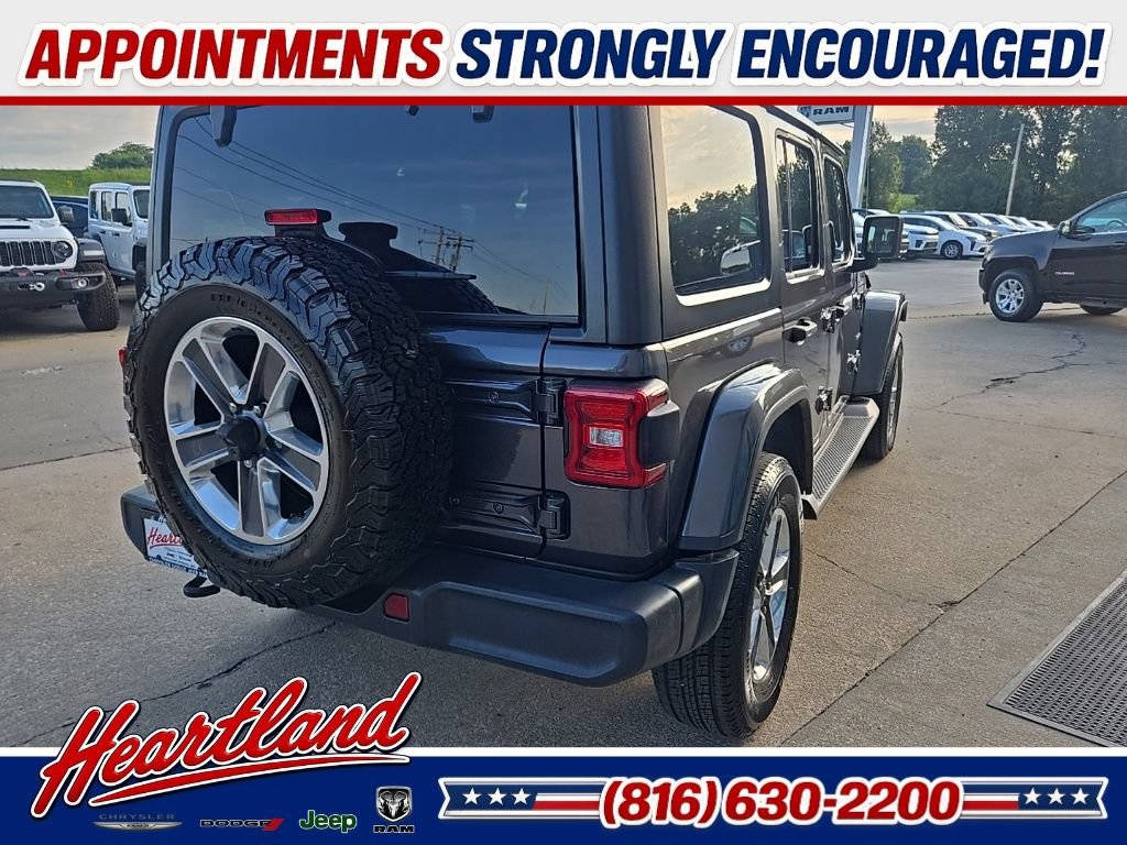 Used 2018 Jeep Wrangler Unlimited Sahara AWD/4WD image 10