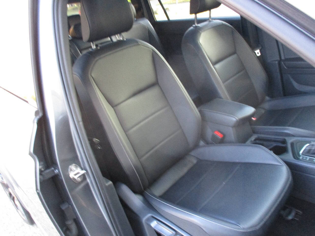 Used 2021 Volkswagen Tiguan SE R-Line FWD image 88