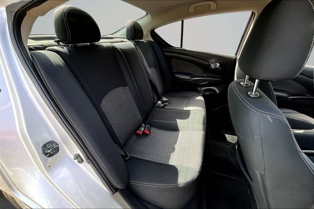 Used 2014 Nissan Versa SV w/ Convenience Package image 23