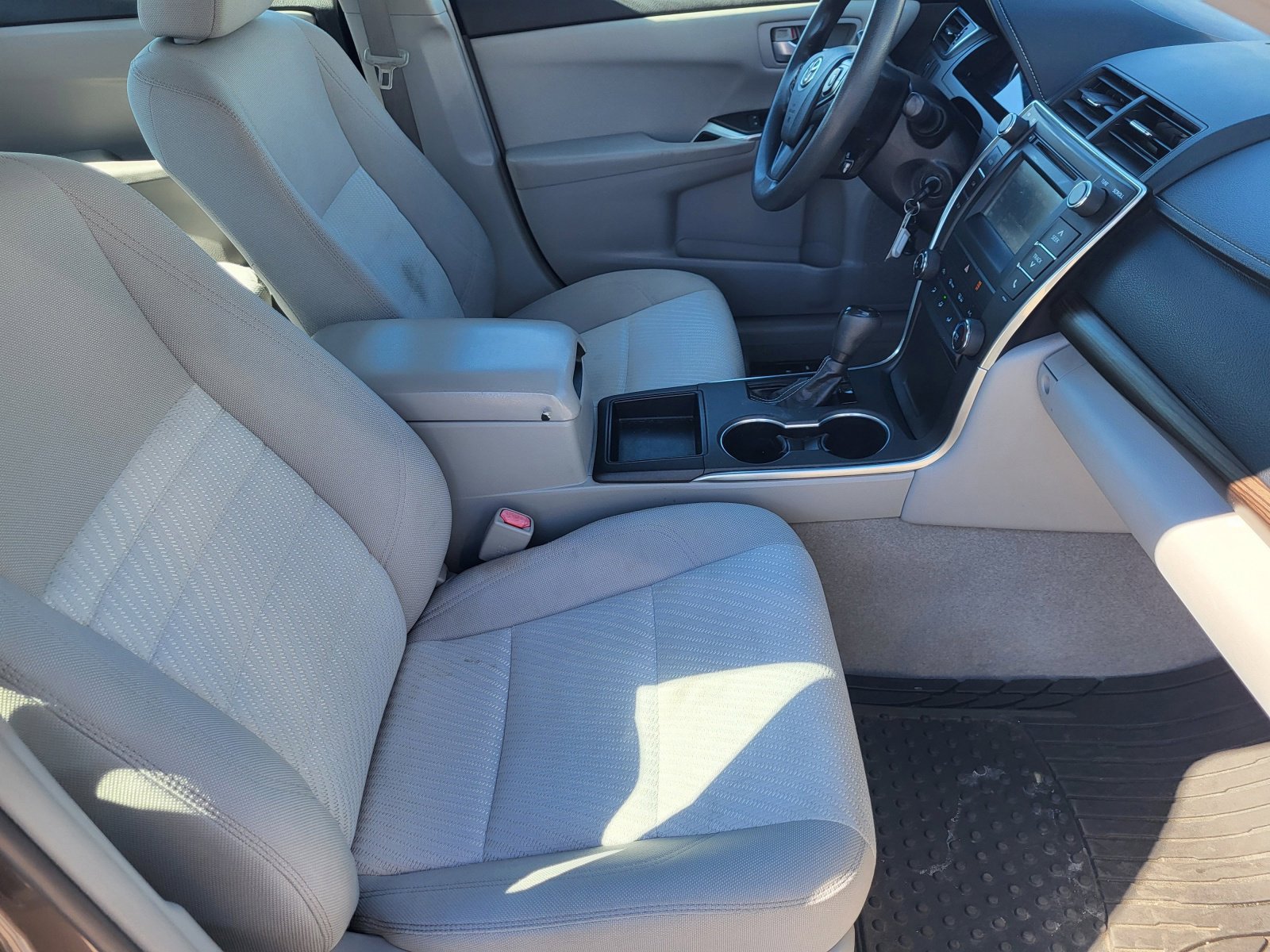 Used 2016 Toyota Camry LE image 23