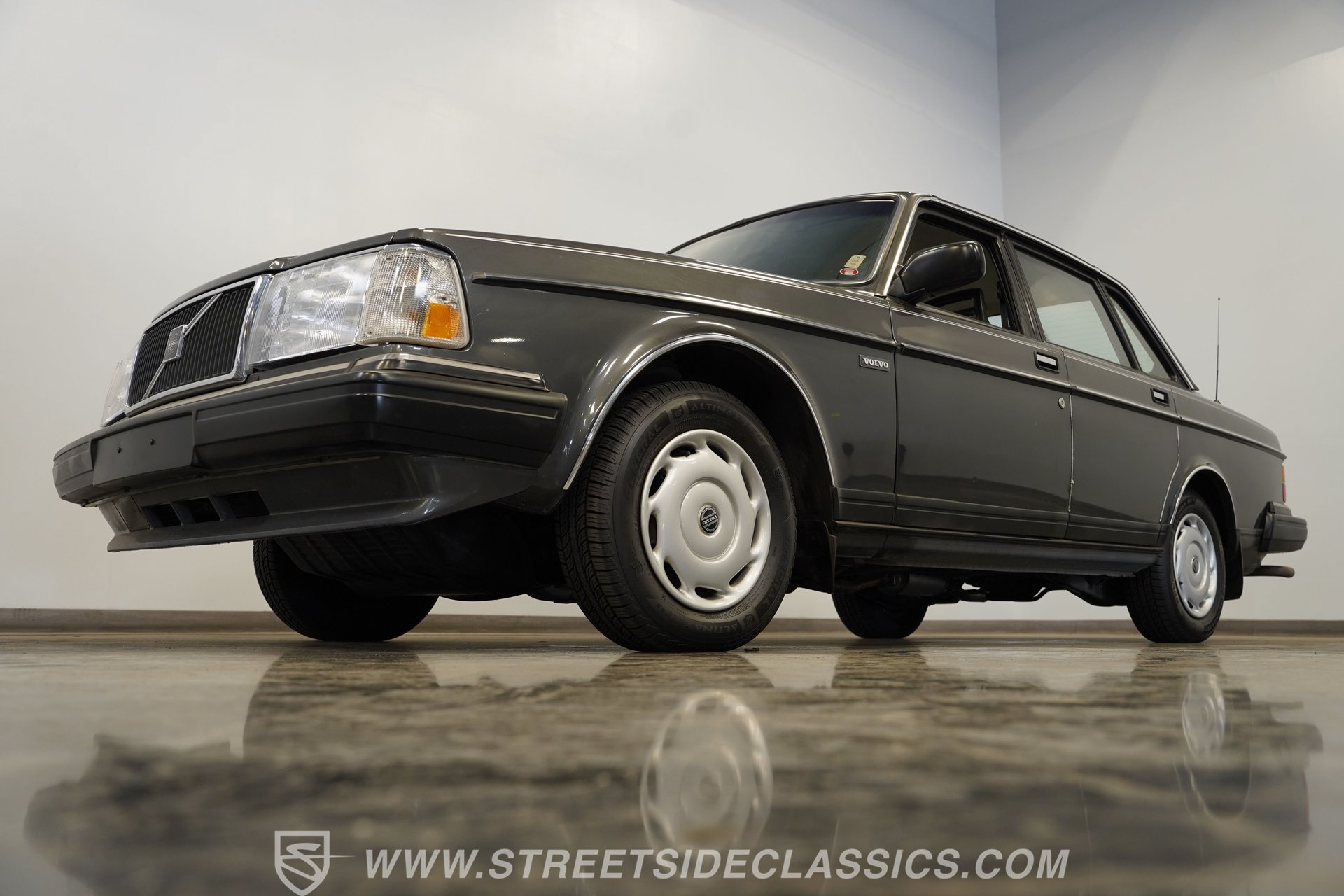Used 1988 Volvo 240 Sedan RWD image 21