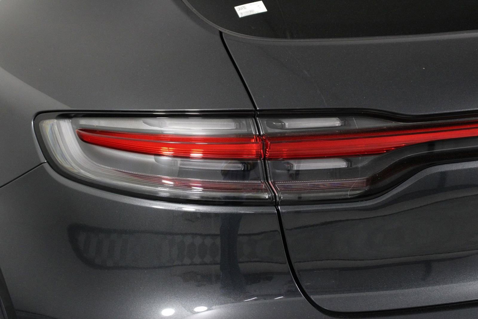 Certified 2025 Porsche Macan AWD/4WD image 21