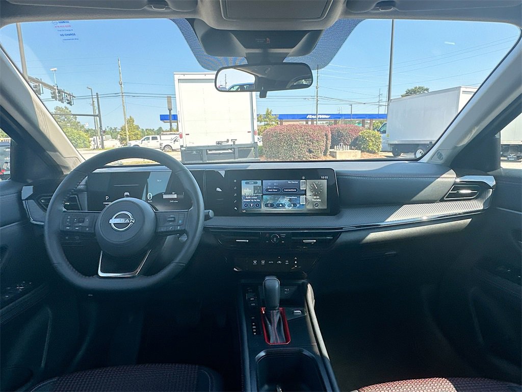 Used 2025 Nissan Kicks SR image 3