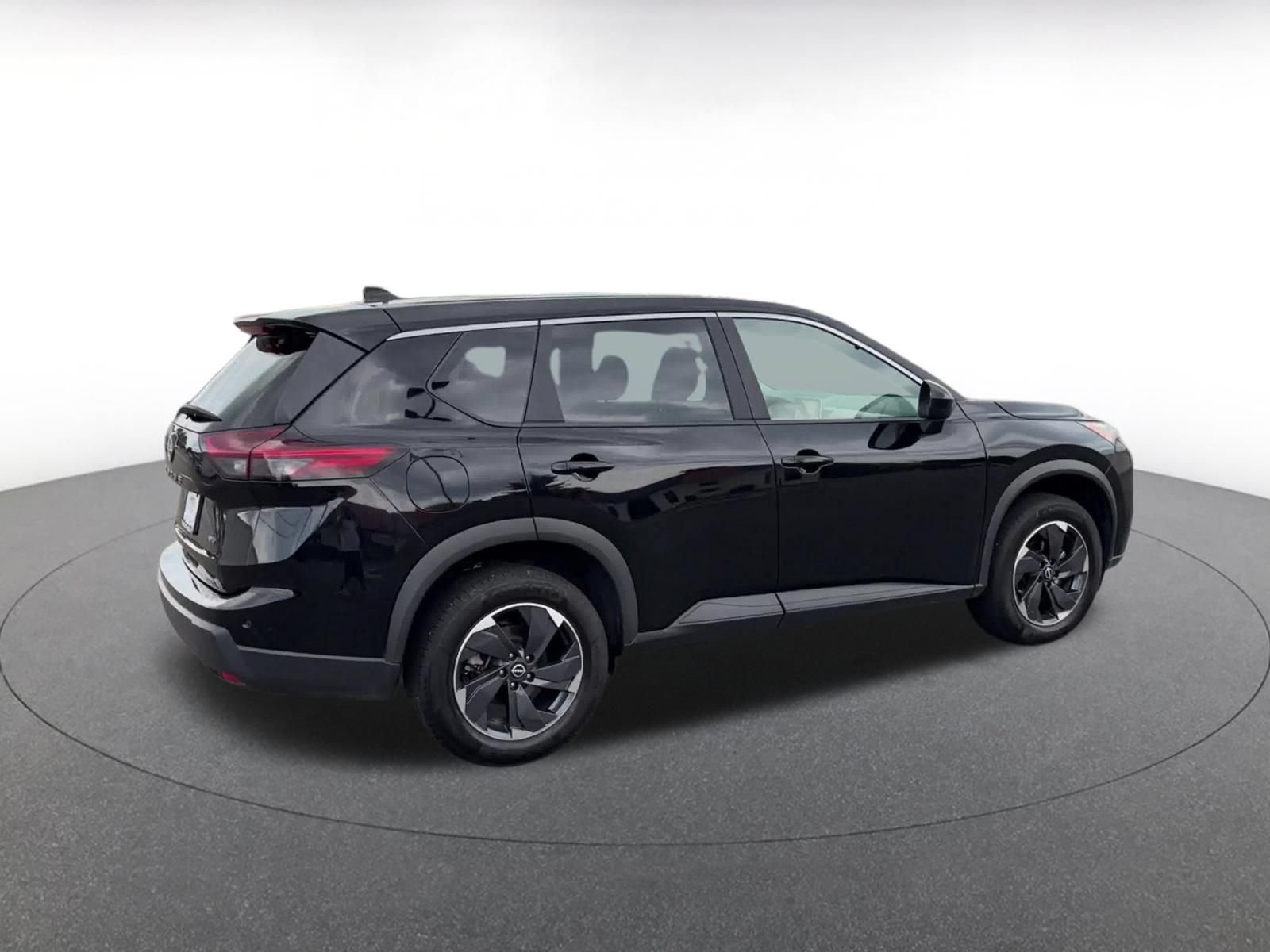 Used 2025 Nissan Rogue SV AWD/4WD image 11