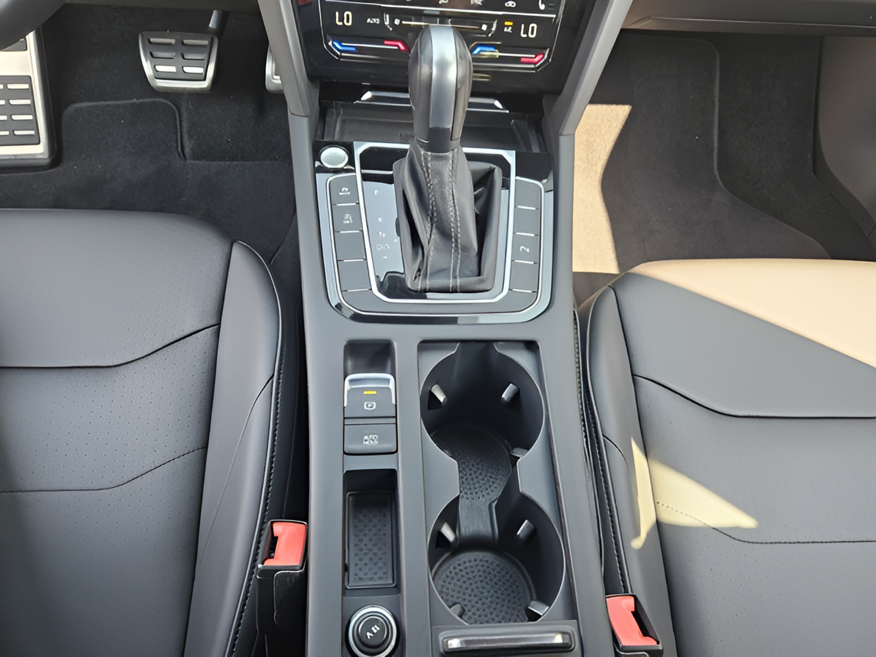 Used 2022 Volkswagen Arteon SE FWD image 15