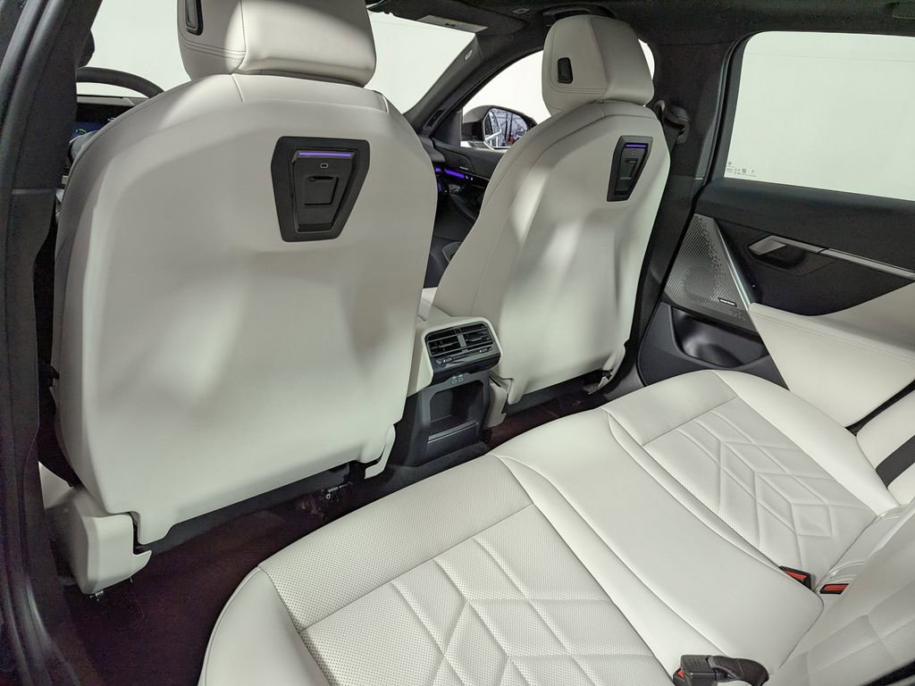 Used 2025 BMW 530i xDrive image 43