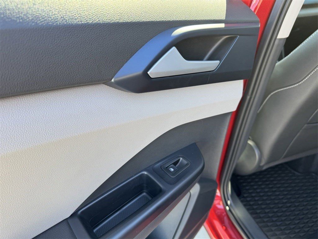 New 2024 Volkswagen Taos SE image 23