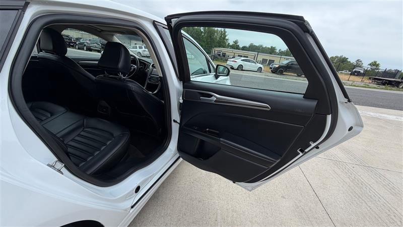 Used 2020 Ford Fusion SEL FWD image 16