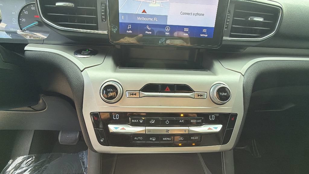 Used 2021 Ford Explorer XLT w/ Equipment Group 202A AWD/4WD image 26