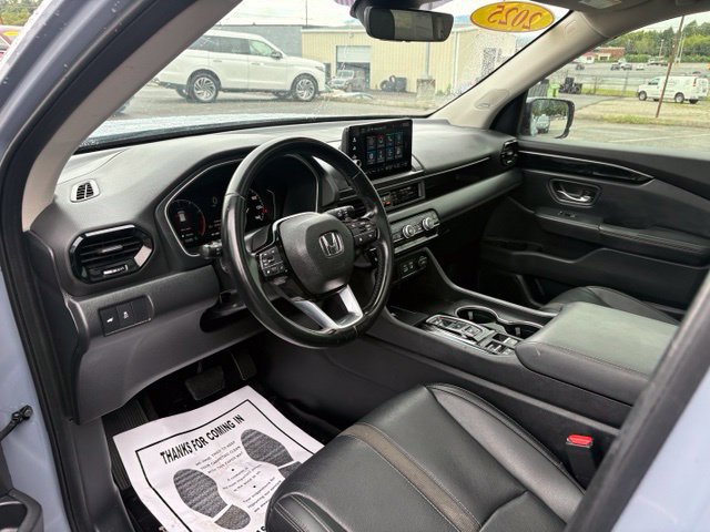 Used 2023 Honda Pilot Touring image 3