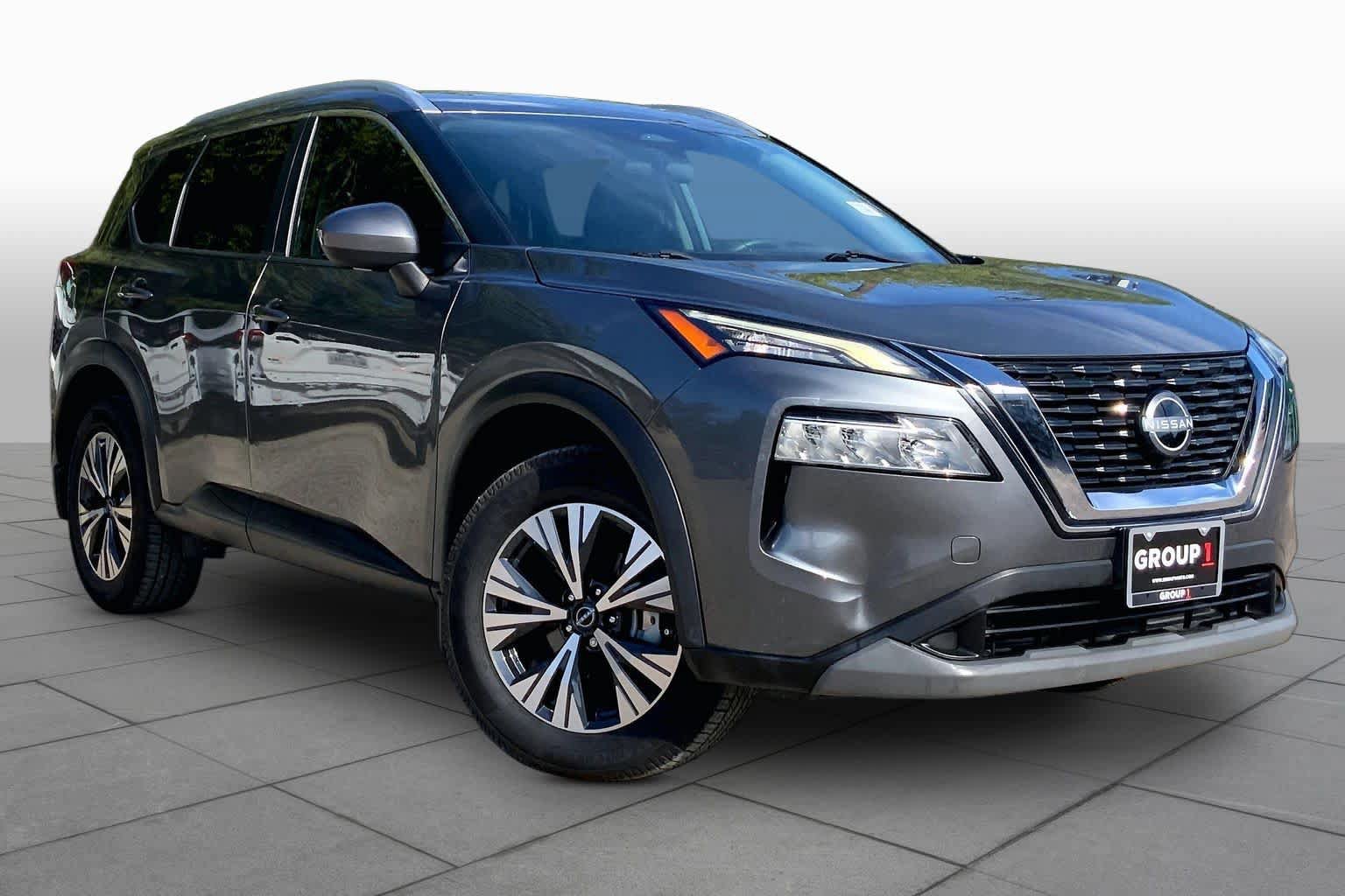 Used 2023 Nissan Rogue SV w/ SV Premium B Package FWD image 2