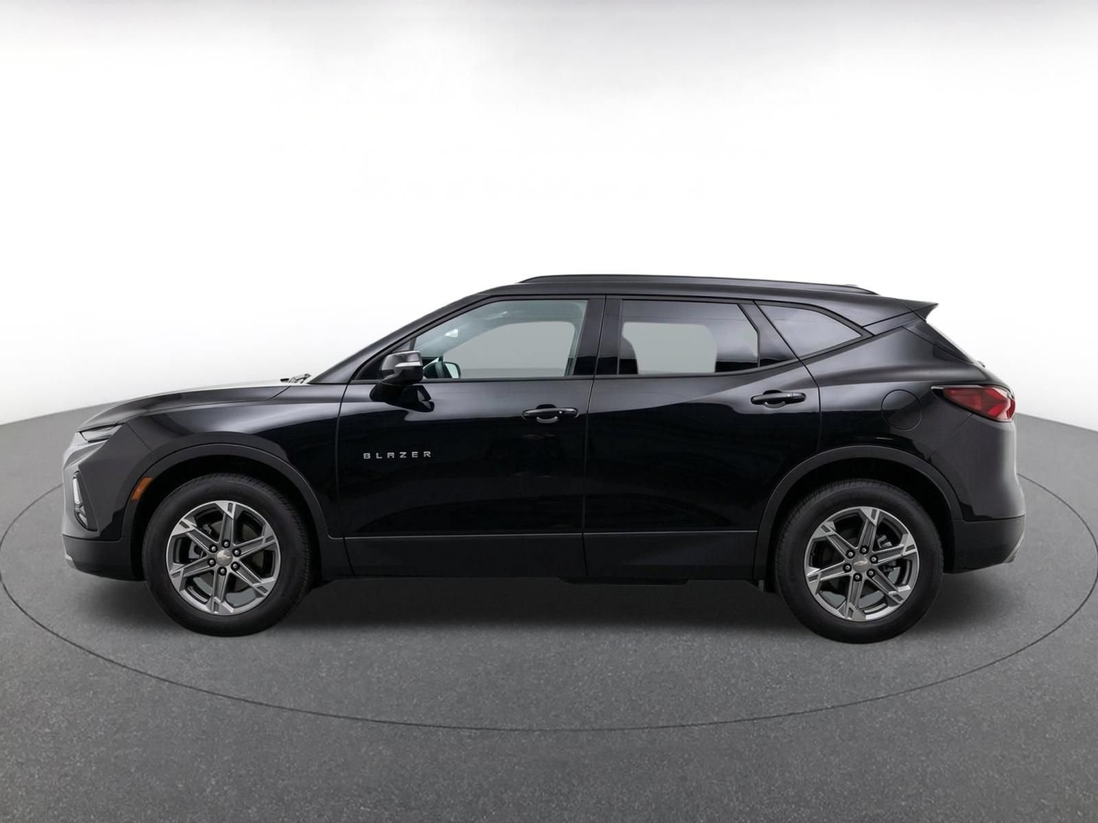 Used 2025 Chevrolet Blazer LT FWD image 4