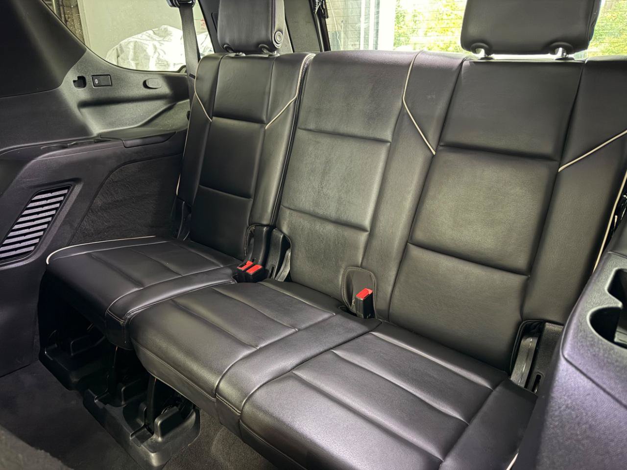 Used 2023 Cadillac Escalade Premium Luxury AWD/4WD image 19