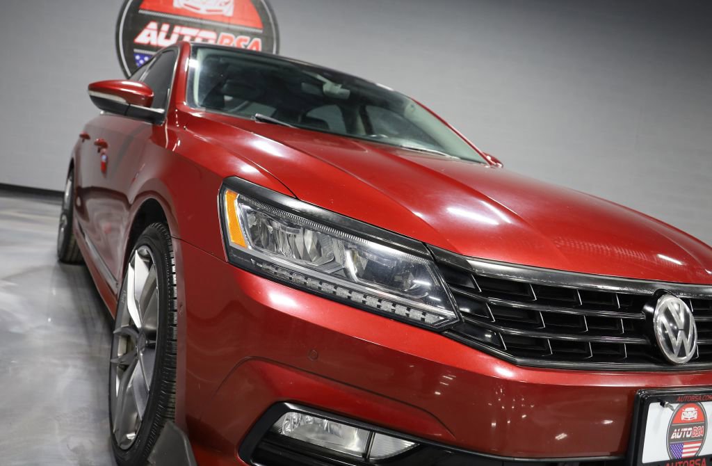 Used 2017 Volkswagen Passat 1.8T SEL Premium image 30