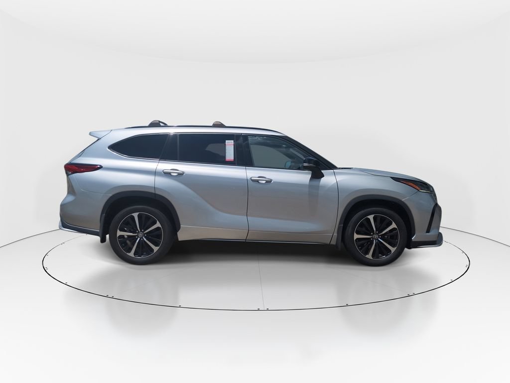 Used 2022 Toyota Highlander XSE AWD/4WD image 9