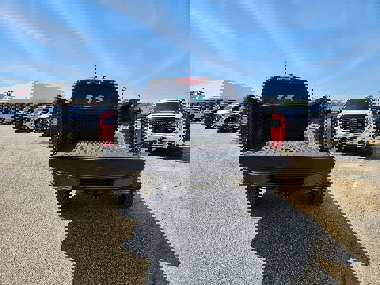 Used 2024 GMC Canyon Elevation image 4