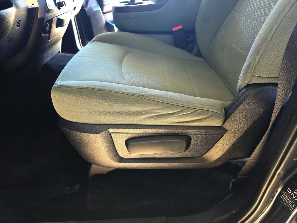 Used 2015 RAM 2500 Tradesman w/ Chrome Appearance Group image 26