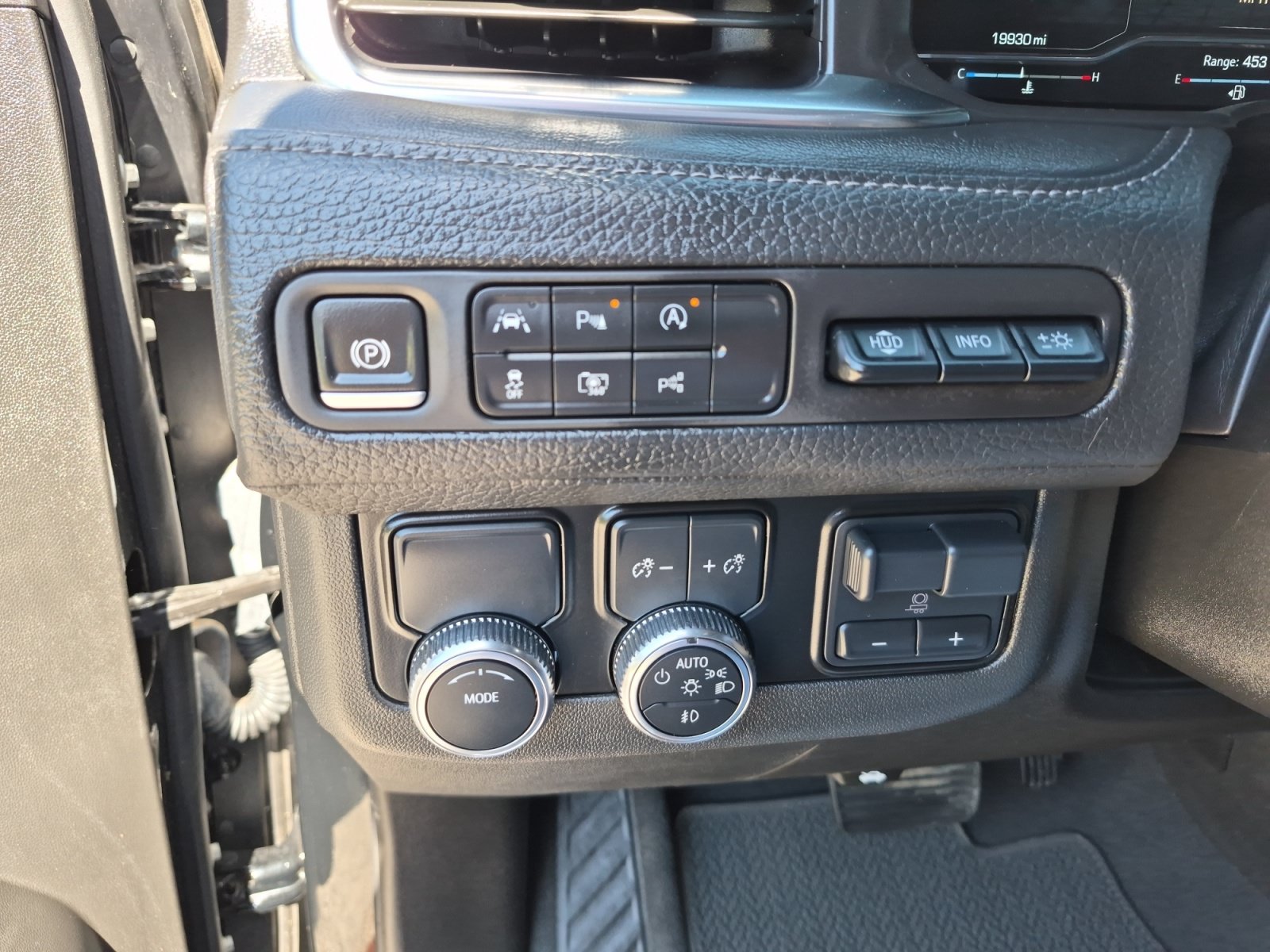 Used 2024 GMC Yukon XL Denali w/ Advanced Technology Package RWD image 28