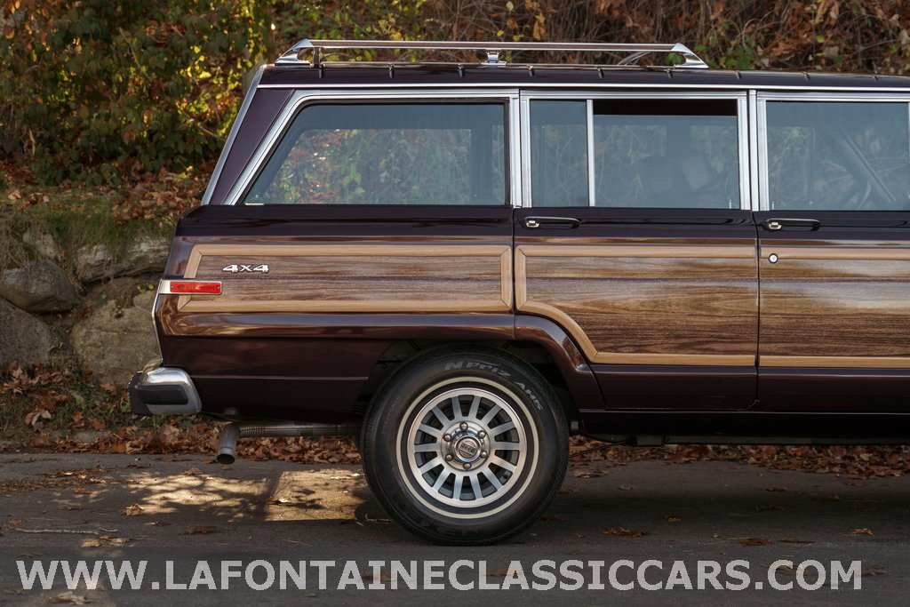 Used 1991 Jeep Grand Wagoneer Base image 14