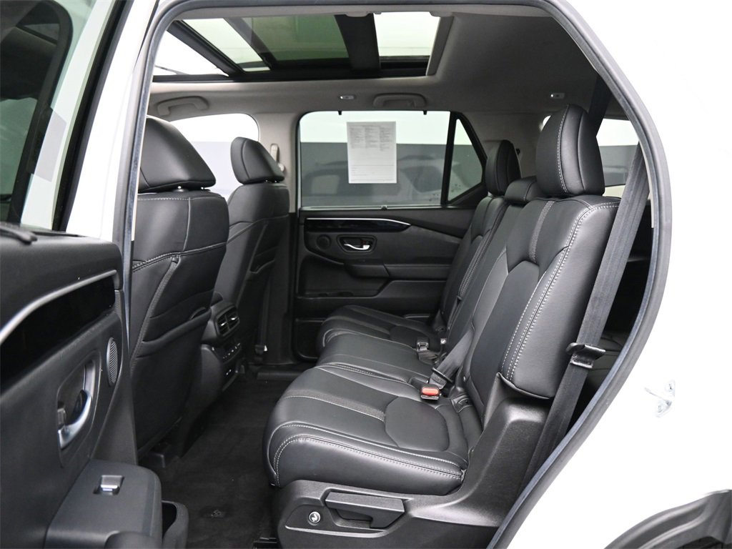 Used 2025 Honda Pilot Touring image 18