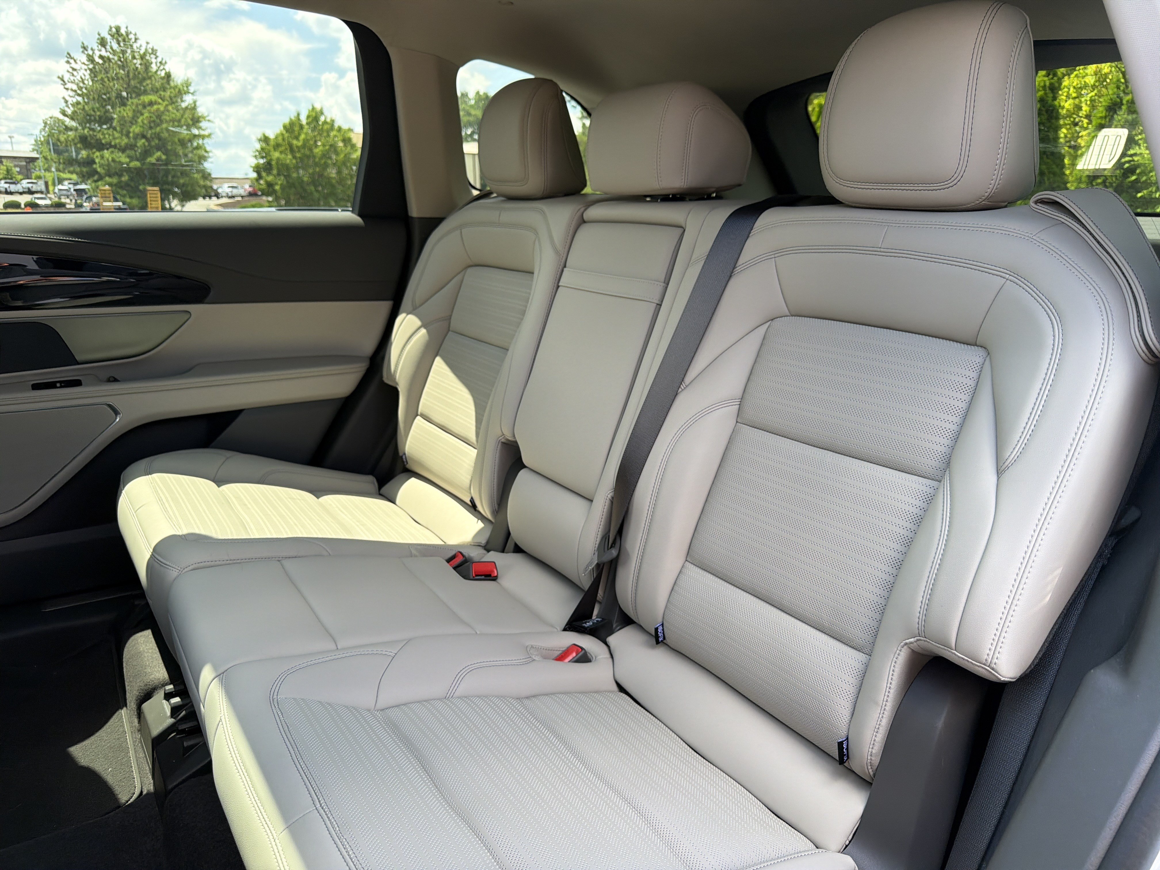 Used 2025 Lincoln Nautilus Reserve AWD/4WD image 9