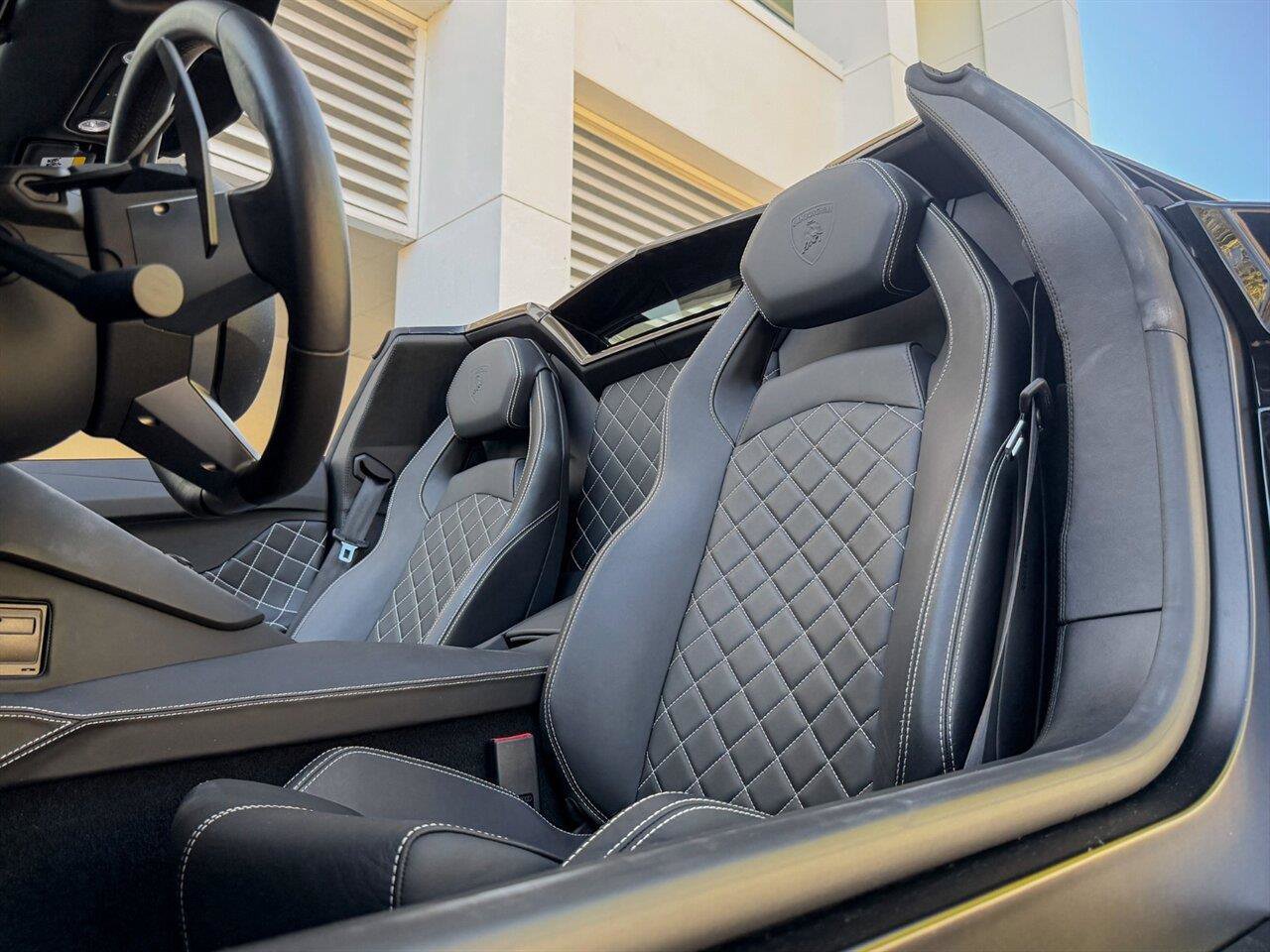 Used 2016 Lamborghini Aventador LP 700-4 AWD/4WD image 2