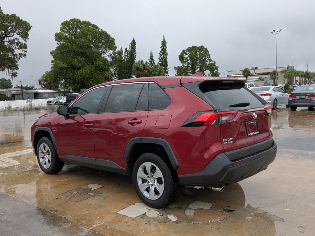 Used 2022 Toyota RAV4 LE FWD image 7
