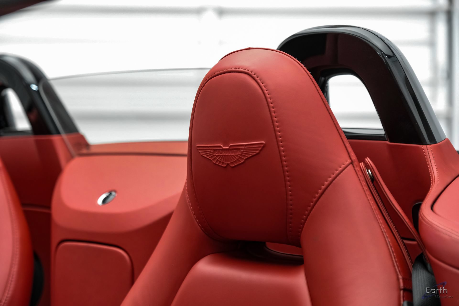 Used 2022 Aston Martin V8 Vantage Roadster RWD image 46
